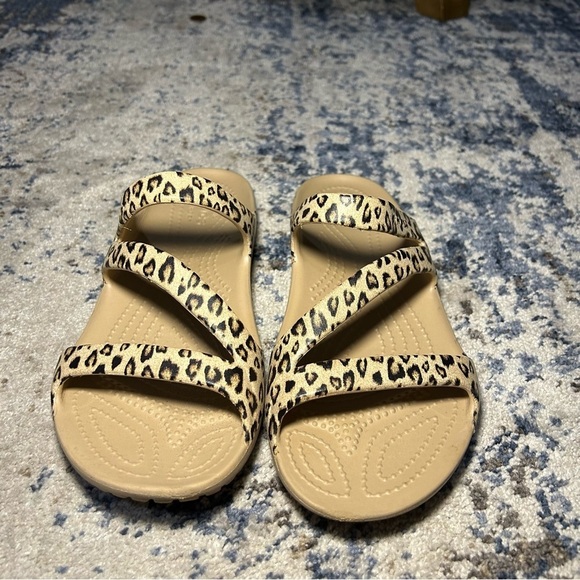 Crocs Kaydee II Cheetah Print Slip-On Slides Size 7 - Picture 3 of 9